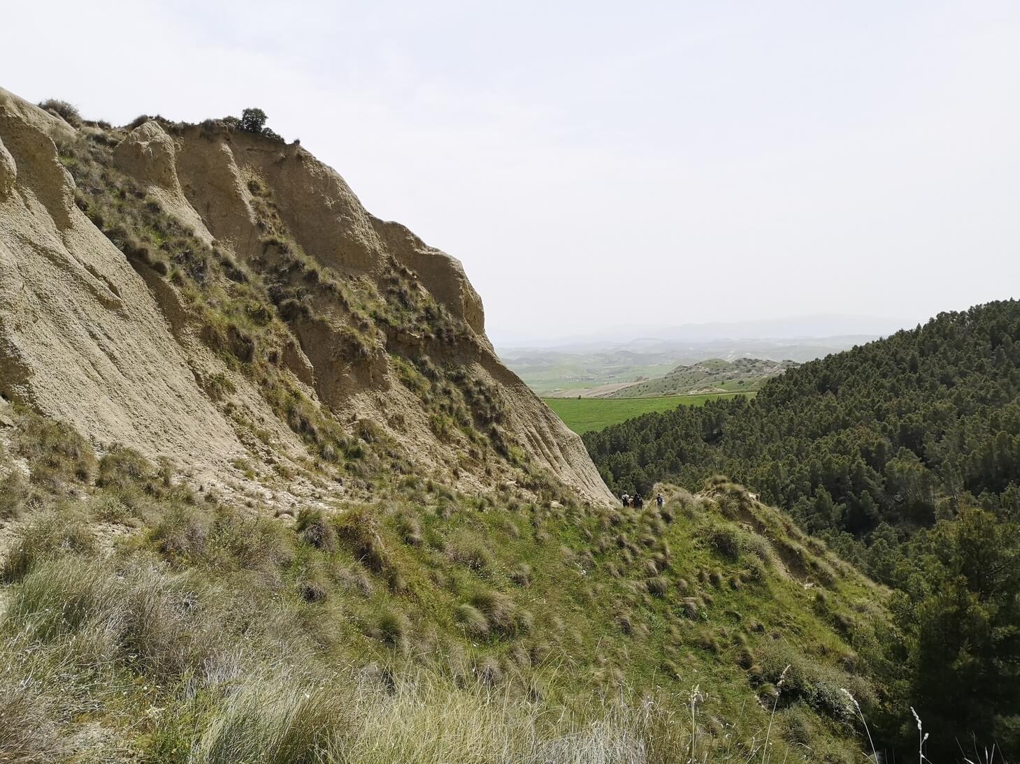 Paesaggio suggestivo dei calanchi lucani, meta ideale per esperienze di turismo sostenibile e naturalistico in Basilicata.